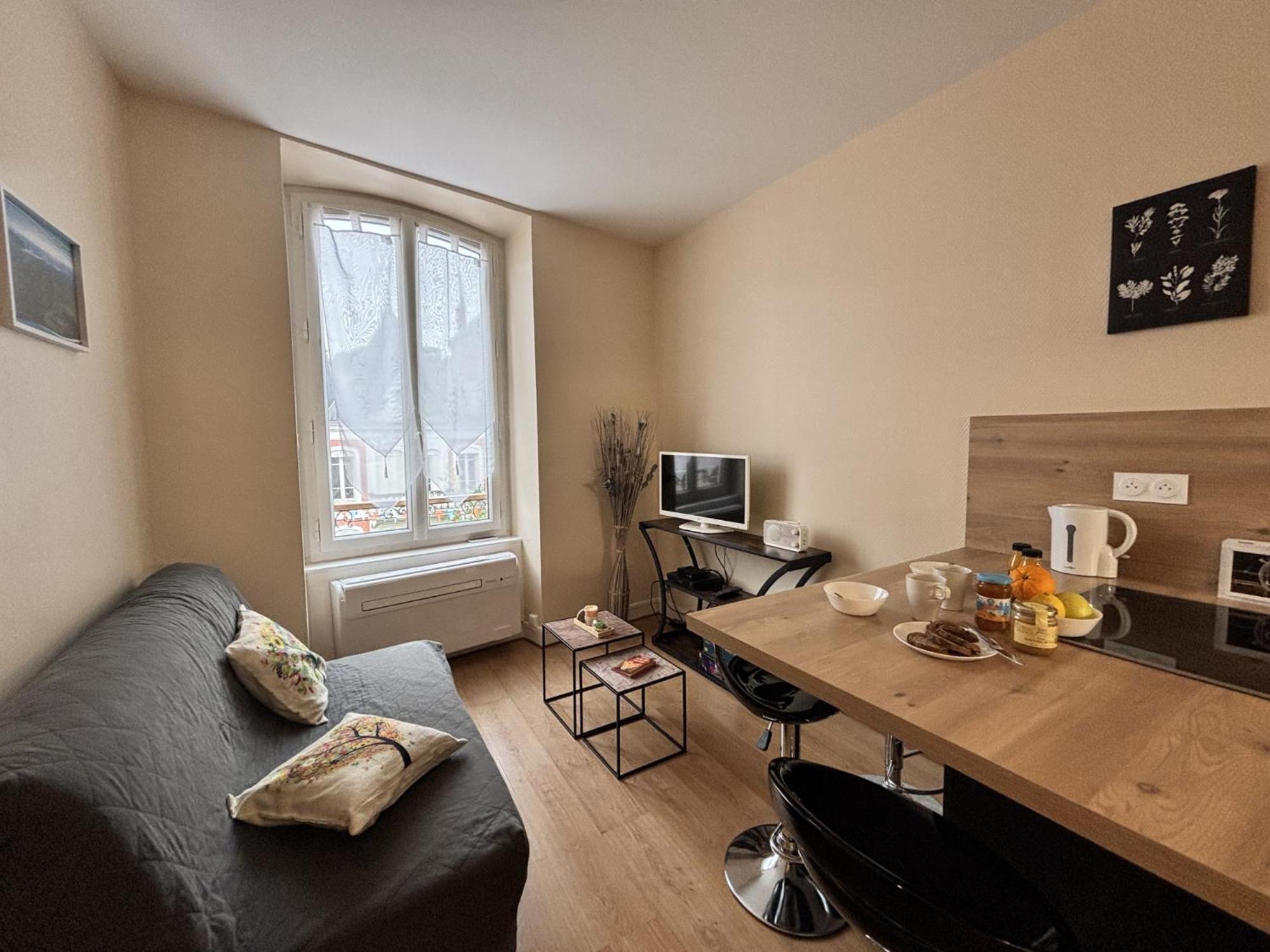 Le Puy De Dome - 1 Chambre - Clim Chatel-Guyon Exterior photo
